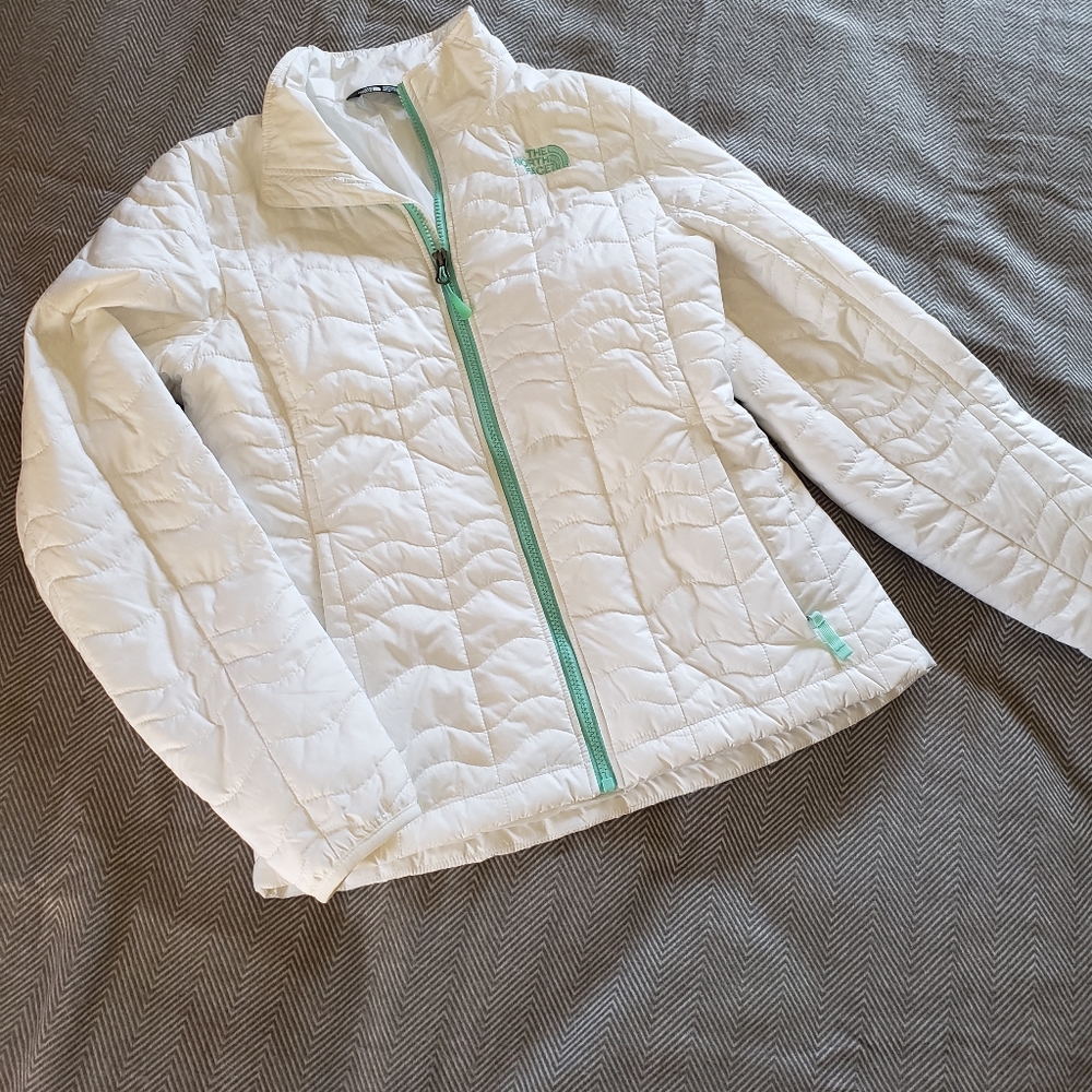 EUC North Face packable jacket. Size small.